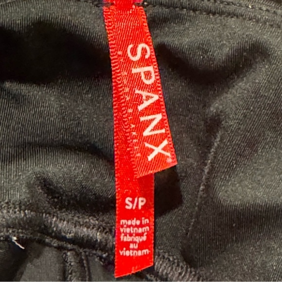 Spanx Faux Leather Camo Leggings Matte Black Womens Size S Cropped - Picture 5 of 12